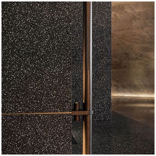 Фактура покрытия у двери